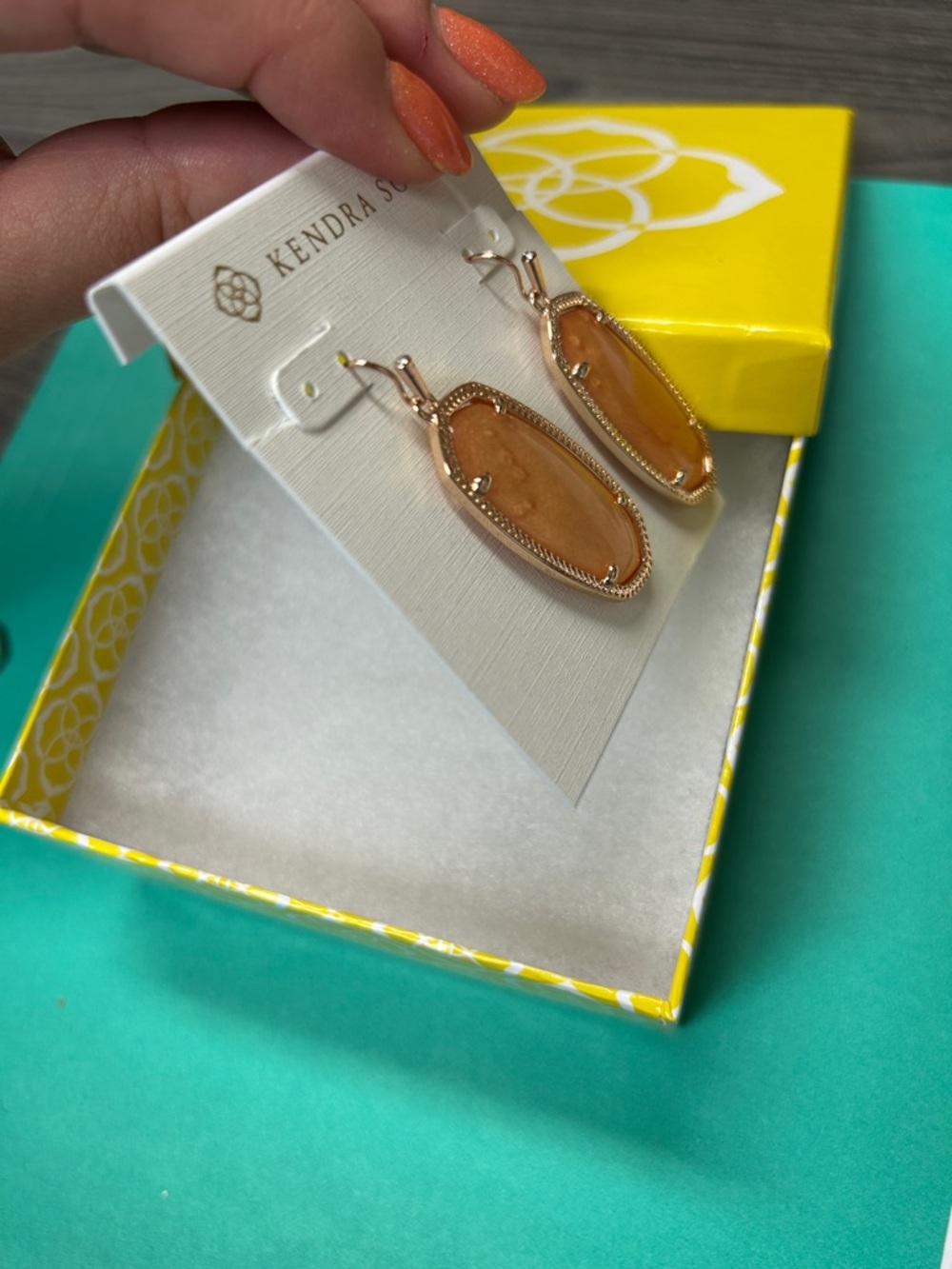 Kendra Scott Elle  Earrings - Peach Rose Gold - Picture 5 of 5